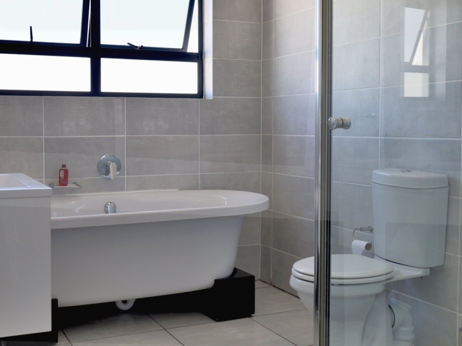 2 Bedroom Property for Sale in De Zicht Estate Western Cape